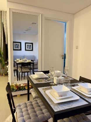 Luxe Flat: Sleeps 5, 2 Baths, Great Views Apartment in Al Sharjah