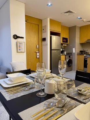 Luxe Flat: Sleeps 5, 2 Baths, Great Views Apartment in Al Sharjah