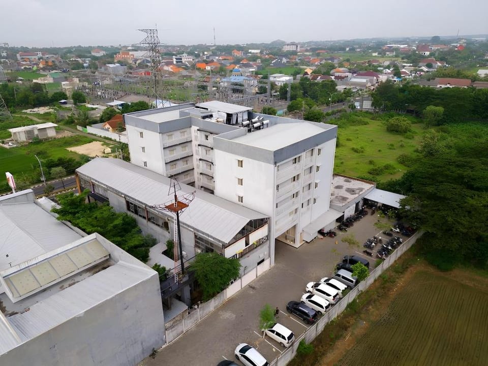 De La Charis Hotel by Waringin Hospitality Hotel in East Java