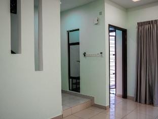 Seri Austin Landed GameHaus 16pax BBQ Mahjong Vacation rental in Johor Bahru