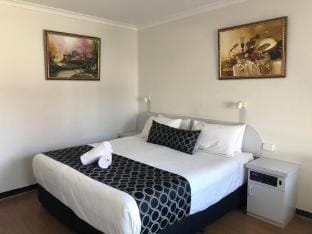 Deluxe King Room in QBN Vacation rental in Queanbeyan