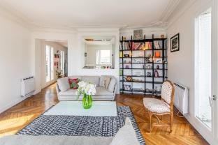 Geranimus Parisian Charm near Saint-Lazare Apartment in Paris