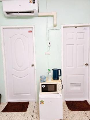 201-STP Homely room Free Wi-Fi and Near BTS Apartment in Bangkok