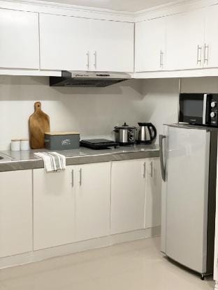Subic Bay Condo, near beach and airport Apartment in Subic