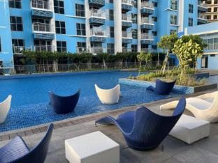 Bayshore 2 Balcony Bayview WIFI TV Netflix close to Okada MOA Apartment in Pasay