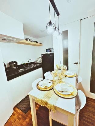 Two BR/2 Bath Condo with Netflix Massage Chair MRT Vacation rental in Mandaluyong