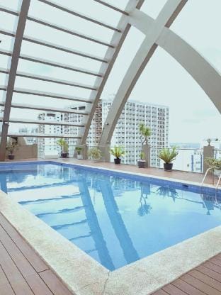 Two BR/2 Bath Condo with Netflix Massage Chair MRT Vacation rental in Mandaluyong