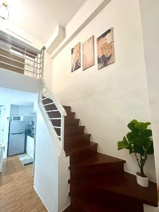 Boni Cozy 3BR  near MRT w/ Netflix and Karaoke Fun Vacation rental in Mandaluyong