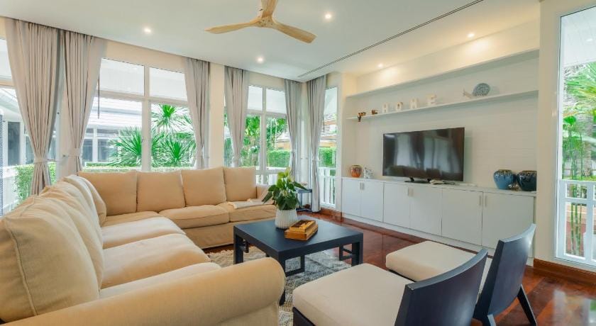 Beachfront 4 Bedrooms Villa Rawai, Seaside Bliss Vacation rental in Rawai