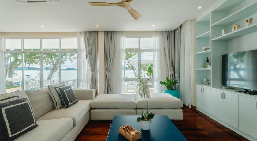 Beachfront 4 Bedrooms Villa Rawai, Seaside Bliss Vacation rental in Rawai