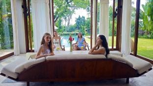 Luxury 5-Star Villa: 6 BR, 18 Persons Villa in North Kuta