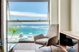 Chic Apartment w Amazing Views Dunmore Luxe Apartment in Cape Town