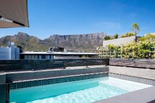 Penthouse w Deck Pool 360 views Summit on Quarter Apartment in Cape Town