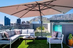 Penthouse w Deck Pool 360 views Summit on Quarter Apartment in Cape Town