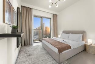 Luxe 2 BR w/ Burj Khalifa View & Dubai Mall Access Apartment in Dubai