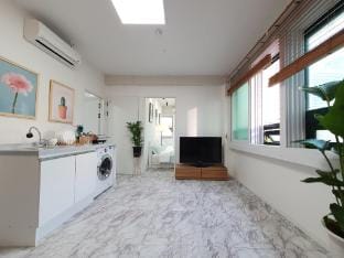 Seoul station Cozy House(4Rooms&2Bathrooms) #E Apartment in Seoul