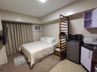 Classy Condo Studio Type With Pool, King Size Bed Apartment in Davao City