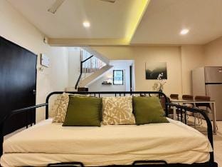 New Island Luxe Retreat  14pax@Nearby Gurney Vacation rental in Tanjung Bungah