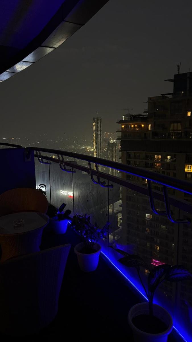 The Luxe Loft|39th floor lake or city view Apartment in Noida