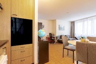 City Center Apt-5 mins walk to Zuich Train Station Apartment in Zurich City