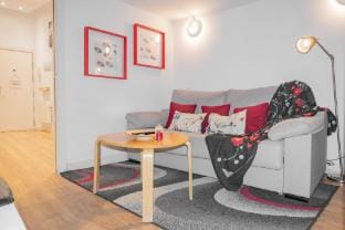 M (VAR120) Piso moderno y práctico en Chamberí Apartment in Madrid