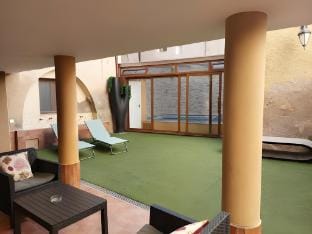 Reymundo - Room with kitchen and jacuzzi of 80 Apartment in Aragon