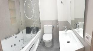 Reymundo - Room with kitchen and jacuzzi of 90 Apartment in Aragon