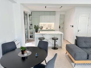 Azure Loft - 3min walk to beach, 10min to Old Town Apartment in Chania