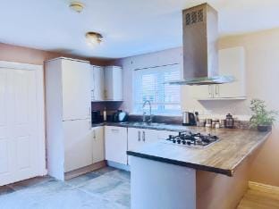 KVM - Spacious Stay Anglesey Vacation rental in England