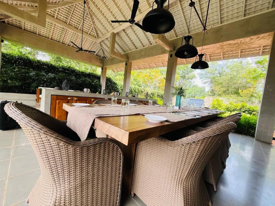 RAYA Island Villa Hotel in Western Province