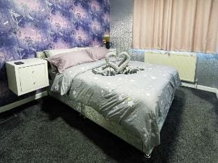 4 Bed Rooms Holiday Home Vacation rental in Yeovil