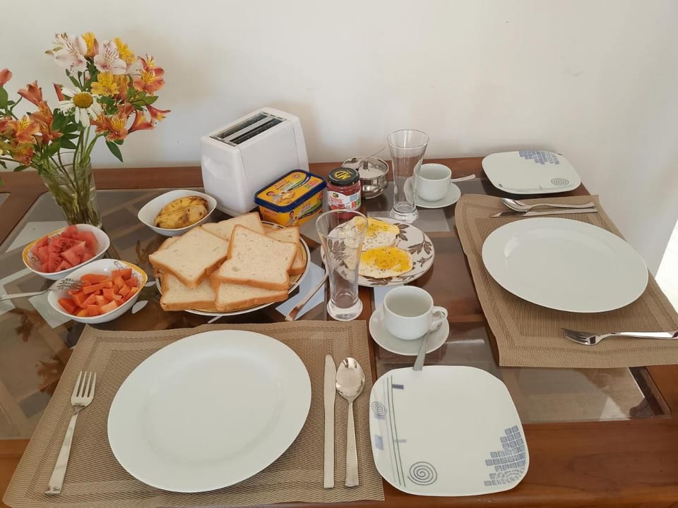Rv Home Stay Bed and Breakfast in Nuwara Eliya
