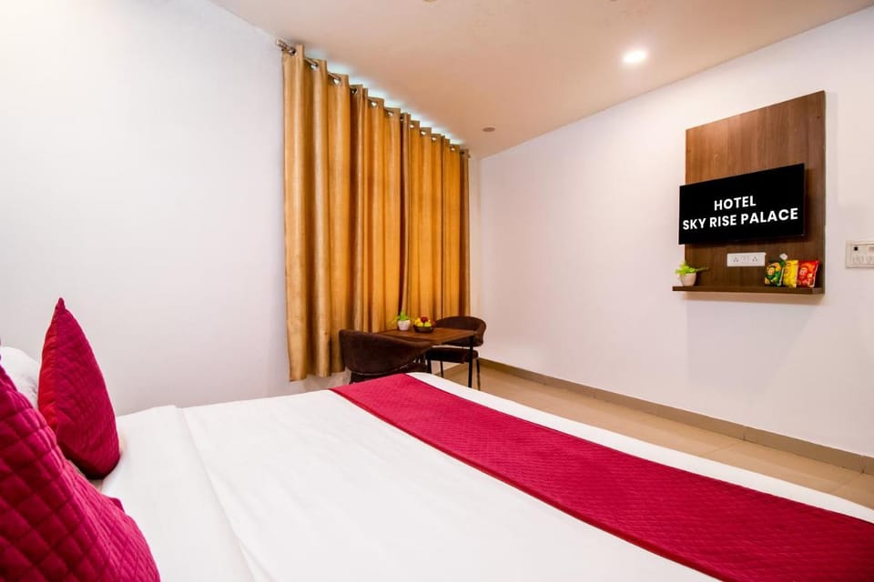 HOTEL SR PALACE, 5 mins from IGI & Domestic Airport Delhi Hotel in New Delhi