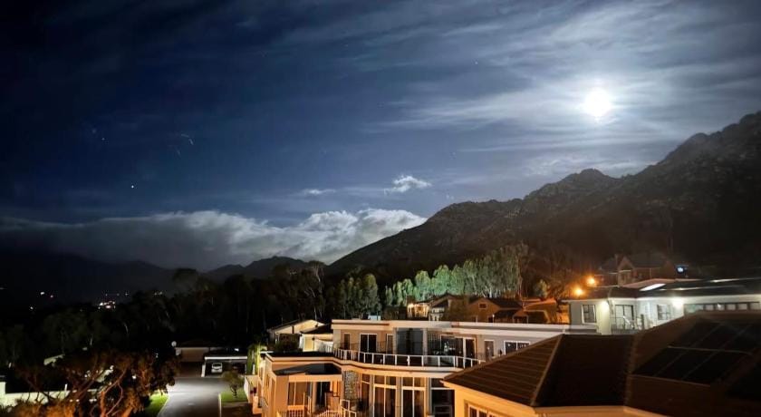 Arendsnest Self Catering Apartment in Cape Town