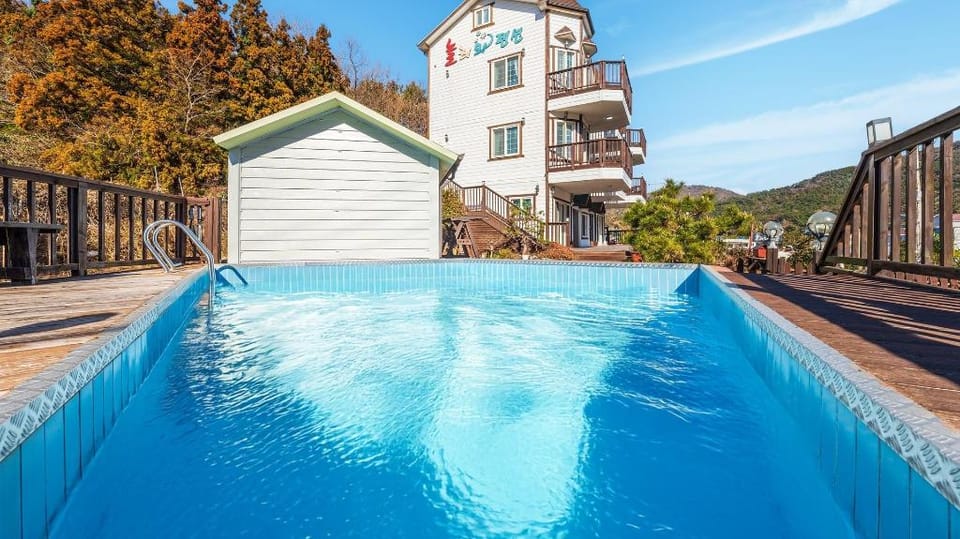 Geoje Come and Stay Pension Bed and Breakfast in South Korea