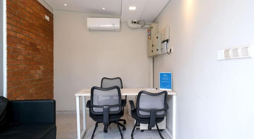 LeGreen Suite Semanggi Hotel in South Jakarta City