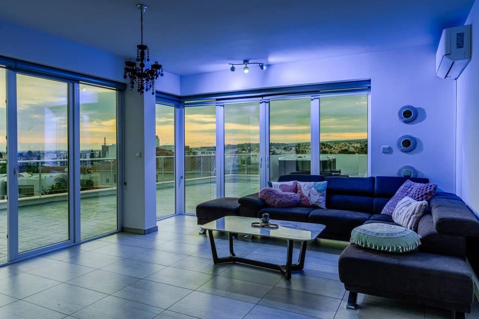 Penthouse Great View Hydromassage Penthouse hottub Apartment in Limassol City