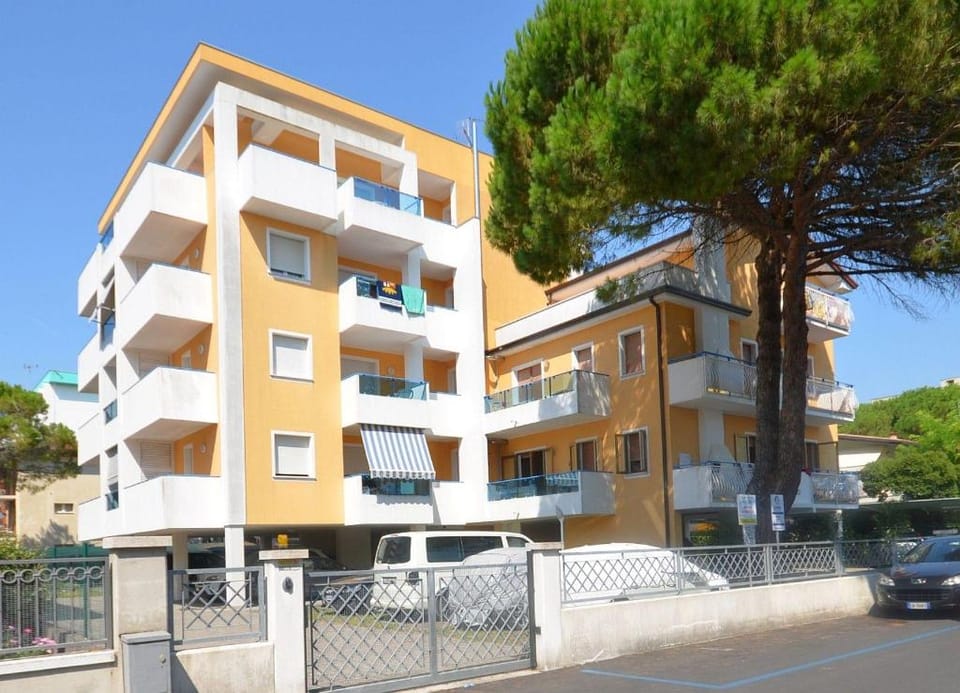 Renewed three room apartment with AC in a central area Apartment in Bibione
