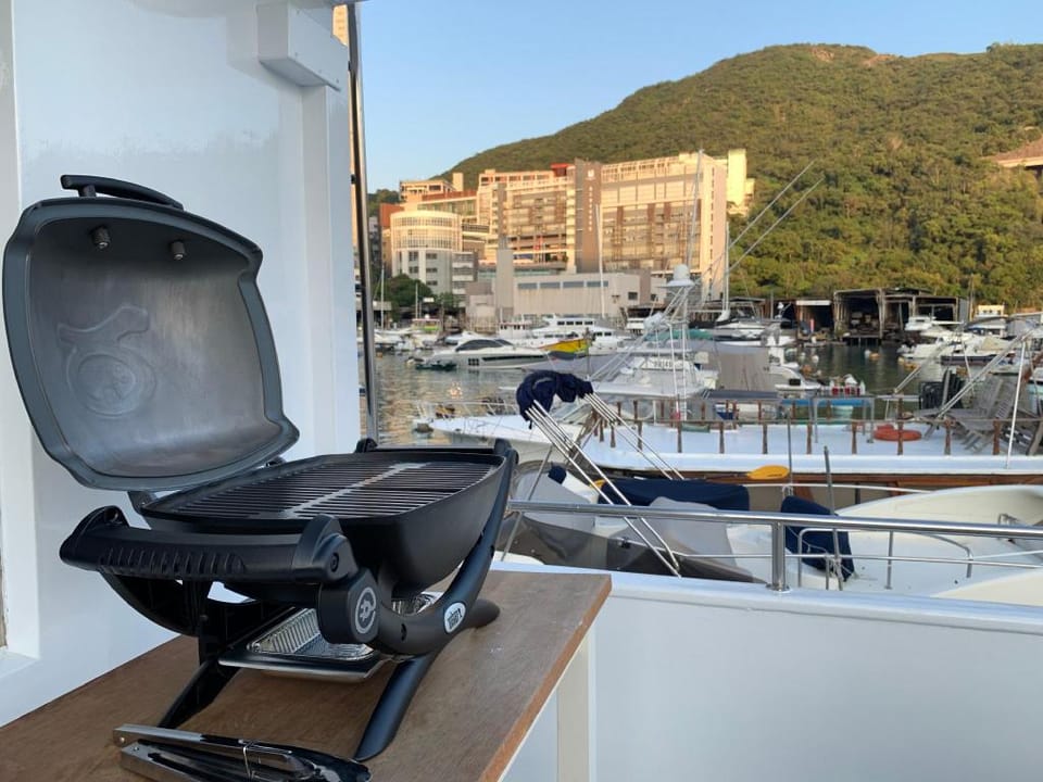Perfect Holiday on Houseboat Hotel in Hong Kong