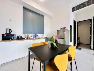 sm seaview luxury familystay 10pax(urban suites) Vacation rental in George Town