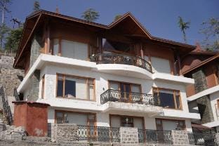 IOI Snow Lodge, Villa in Kufri Vacation rental in Himachal Pradesh