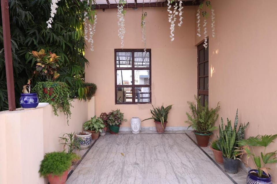 Oasis Homestay Vacation rental in Lucknow