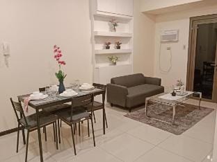 VStaycation @ The Radiance Manila Bay Apartment in Pasay