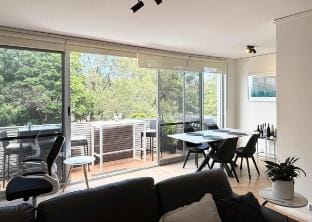 Modern BONDI BEACH pad + car - 5min walk to beach Vacation rental in Sydney