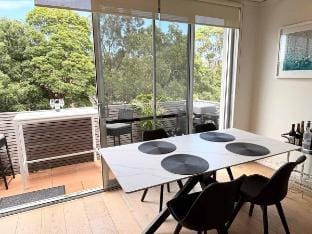 Modern BONDI BEACH pad + car - 5min walk to beach Vacation rental in Sydney
