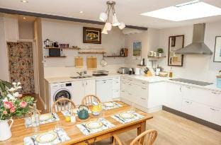 The Euroka Cottages, Heritage 3bdr home and studio Vacation rental in Sydney