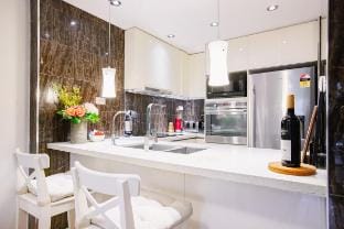 Modern Stylish, 450m from ICC/Darling Harbour+1car Apartment in Sydney