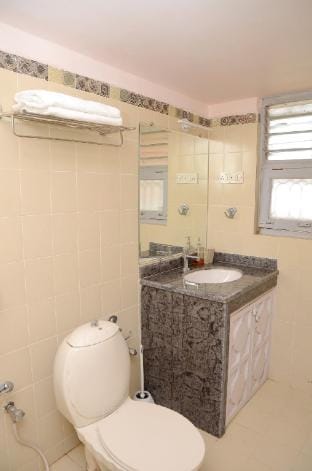 Casa Sea-Esta, Beach view studio apt - Dona Paula Apartment in Goa, India