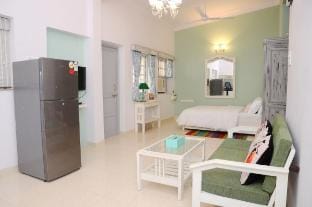 Casa Sea-Esta, Beach view studio apt - Dona Paula Apartment in Goa, India