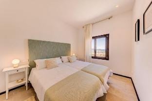 Beach Villa Esencia - Waterfront retreat Villa in Raiguer